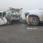 <p><b>Şəmkirdə iki avtomobil toqquşub, ölən və yaralananlar var&nbsp;</b></p>