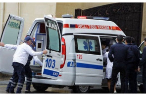 <p><b>Ağcabədidə iki avtomobil toqquşub, xəsarət alanlar var&nbsp;</b></p>