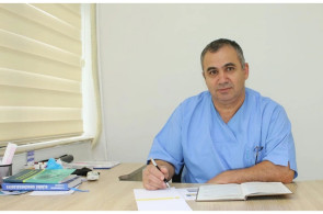 <p><b>Baş həkim işdən çıxarıldı</b></p>