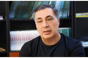 <p><b>Əsəd Cahangir də TƏNQİD ETDİ: <font color="#ff0000">"Düz qınaýırlar..."</font></b></p>