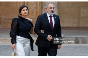 <p><b>Paşinyanın qızının maaşı yenidən gündəmdə&nbsp;</b></p>