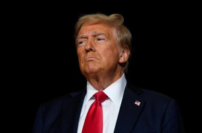 <p><b>Donald Tramp: Tezliklə İrana daha güclü zərbələr endiriləcək&nbsp;</b></p>