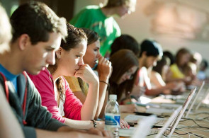 <p>Beynəlxalq sertifikatlar (IELTS, TOEFL) hazırlığı üçün pulsuz resurslar</p>