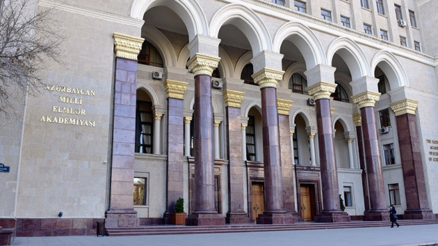 <p><b>AMEA açıqlama yaydı, <font color="#ff0000">İsa Həbibbəylini rüsvay etdi&nbsp;</font></b></p>