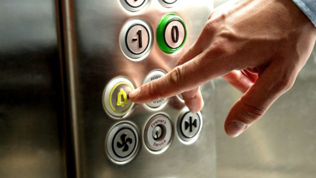 <p><b>Bakıda lift idarəsi ilə "JEK" birləşib binanın liftini "satdılar" -&nbsp; <font color="#ff0000">PROBLEM&nbsp;</font></b></p>