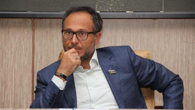 <p><b>Ramil Həsən deputat fəaliyyətini dayandıracaq&nbsp;</b></p>