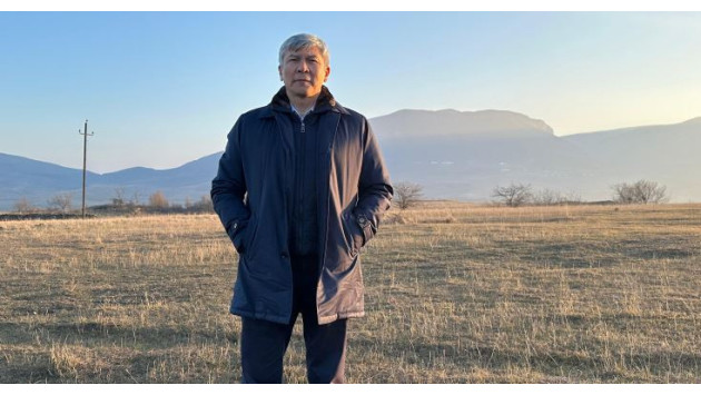 <p><b>Qırğızıstanlı   səfirin   Ağdamda səmimi görüntüləri: Bulaqdan su içdi,şəhidlərin ruhuna dualar  oxudu   —   <font color="#ff0000">FOTOLAR</font>&nbsp;&nbsp;</b></p>