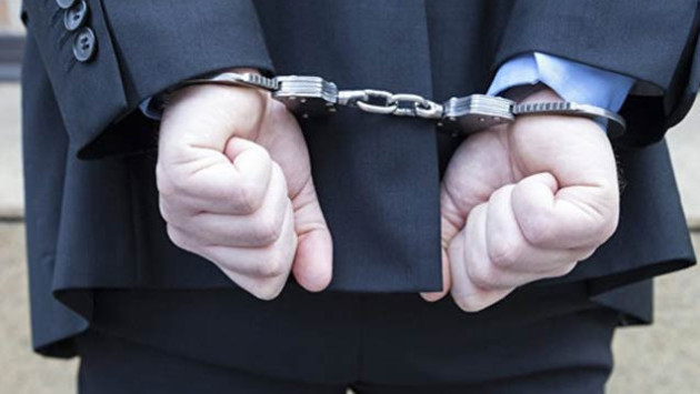 <p><b>Azərbaycan Dəmir Yollarında korrupsiya: <font color="#ff0000">RƏİS HƏBS EDİLDİ&nbsp;</font></b></p>