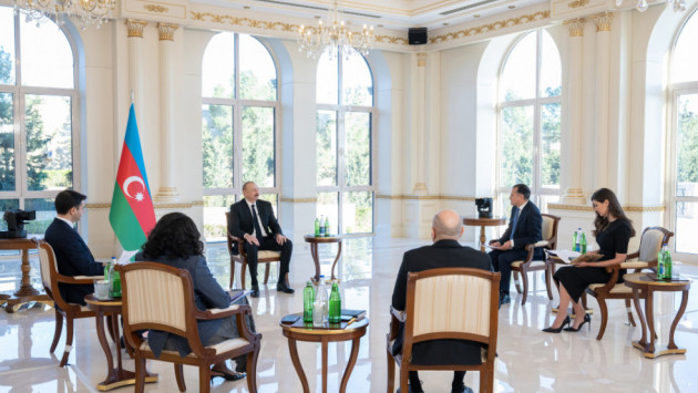 <p><b>Prezident İlham Əliyev yerli televiziya kanallarına müsahibə verib&nbsp;</b></p>