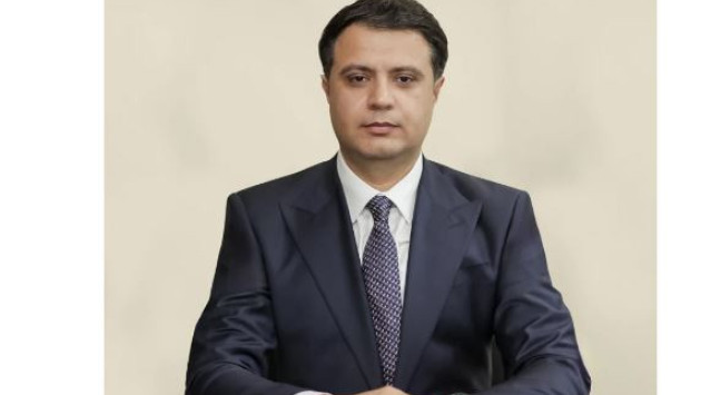 <p><b>Anar Əliyev Sahil Babayevin daha bir kadrını İŞDƏN ÇIXARDI&nbsp;</b></p>