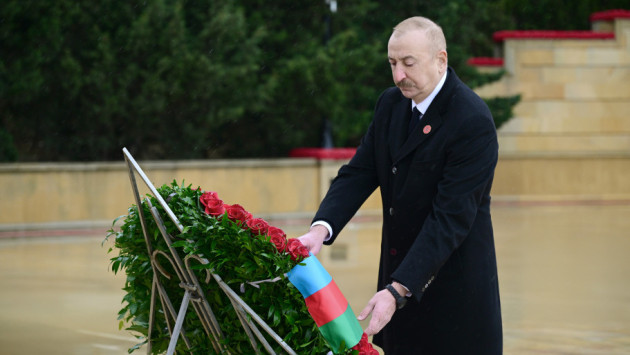 <p><b>İlham Əliyev 20 Yanvar şəhidlərinin xatirəsini yad edib </b></p>