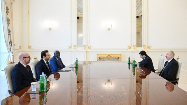 <p><b>İlham Əliyev "Zayed İnsan Qardaşlığı Mükafatı" ilə bağlı nümayəndə heyətini qəbul edib&nbsp;</b></p>