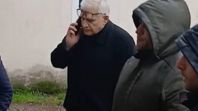 <p><b>Layiq Mehdiyevdən  şəhid ailəsinə SAYĞISIZLIQ -<font color="#ff0000">FOTO</font></b></p>