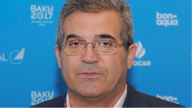 <p><b>Rüşvət, qanunsuz məscid, şişən ayaqlar - İcra başçısının işdən çıxarılmasının <font color="#ff0000">SENSASİON SƏBƏBLƏRİ&nbsp;</font></b></p>