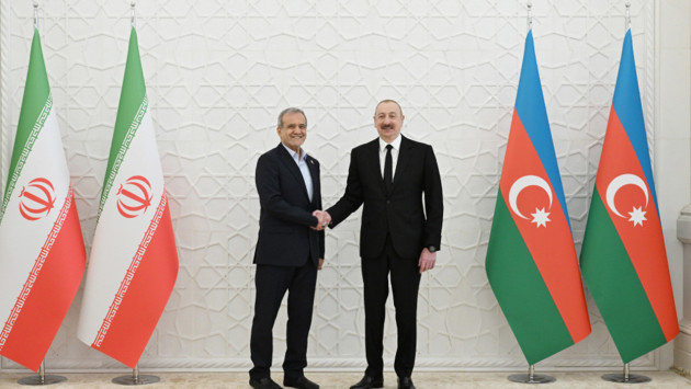 <p><b>İlham Əliyev Pezeşkiana zəng etdi&nbsp;</b></p>