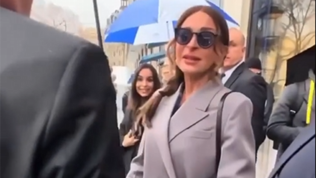 <p><b>“Qadın paltarında səfirlikdə gizlənən siz idiz?..” -<font color="#ff0000"> Video&nbsp;</font></b></p>