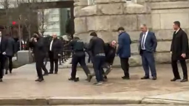 <p><b>Prezidentin təhlükəsizlik xidmətinin əməkdaşları ABŞ polisi ilə birlikdə təxribatın qarşısını aldılar-<font color="#ff0000"> Video&nbsp;</font></b></p>