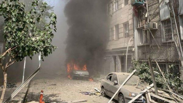 <p>İran hava məkanını bağlayıb</p>