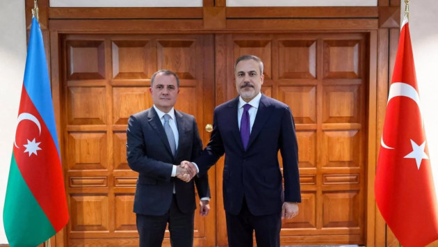 <p><b>Hakan Fidan Ceyhun Bayramovla regionda gərginliyin azaldılması üçün mümkün addımları müzakirə edib </b></p>