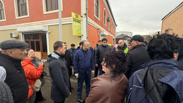 <p><b>Eldar Əzizov Keşləyə getdi -<font color="#ff0000"> Fotolar&nbsp;</font></b></p>