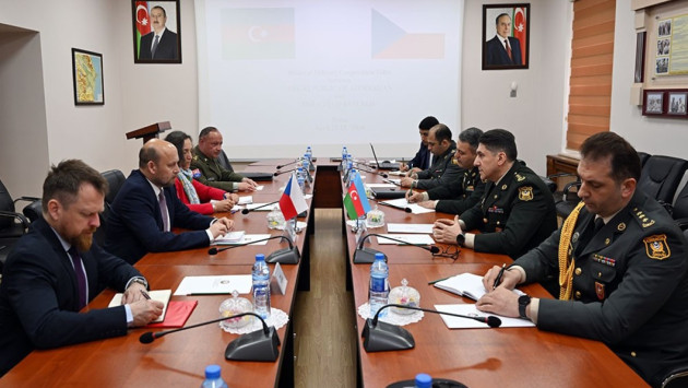 <p><b>Azərbaycan Çexiya ilə hərbi əməkdaşlıq planı imzalayıb&nbsp;</b></p>