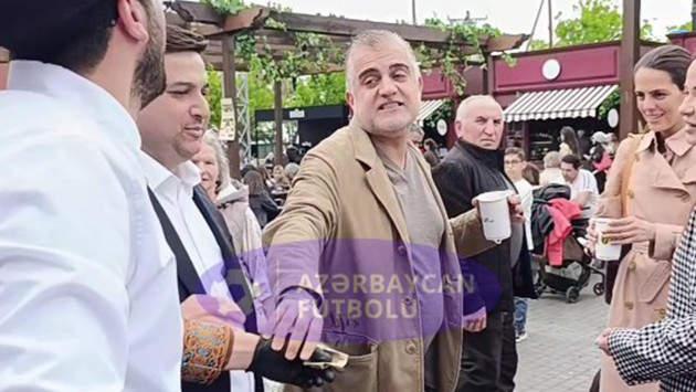 <p><b>Tahir Gözəl festivalda ona çay verənə 50 manat bəxşiş verdi - <font color="#ff0000">Video </font></b></p>