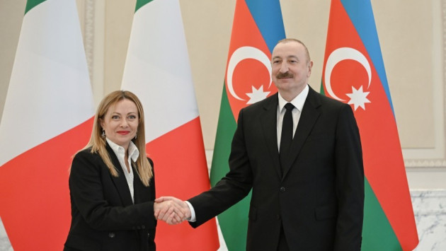 <p><b>İlham Əliyevin Ciorcia Meloni ilə təkbətək görüşü keçirilir&nbsp;</b></p>
