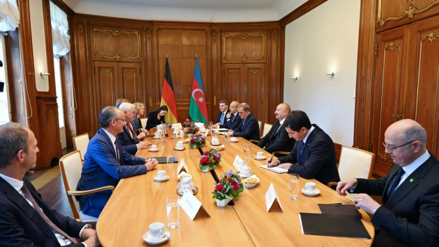 <p>Azərbaycan və Almaniya prezidentlərinin geniş tərkibdə görüşü olub</p>