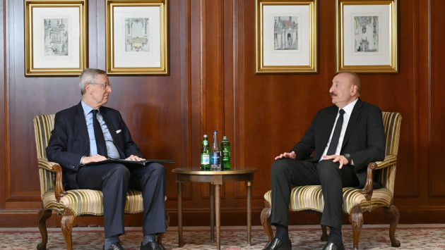 <p><b>İlham Əliyev Almaniyada Mixael Harms ilə görüşüb&nbsp;</b></p>