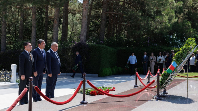 <p><b>22 iyul – Milli Mətbuat Günü ilə əlaqədar Fəxri xiyaban ziyarət edilib</b></p>