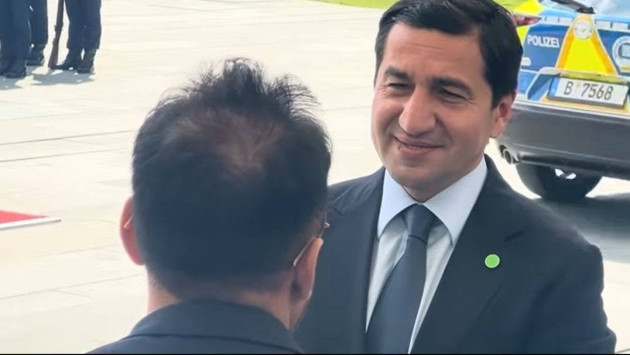 <p><b>Azər Qismət: <font color="#ff0000">Hikmət Hacıyevin bu sözləri təsadüfi deyildi</font></b></p>
