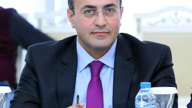 <p><b>Kitab tapırıq ki oxuyaq!!! - <font color="#ff0000">SƏRRAF BALAXAN YAZIR</font></b></p>