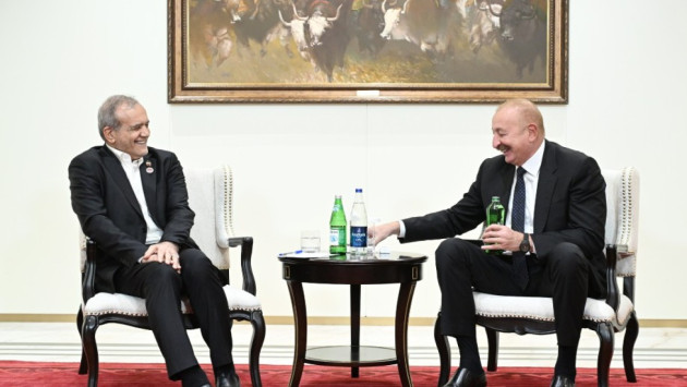 <p><b>Prezident İlham Əliyev Pezeşkiana: Azərbaycan suyundan iç - <font color="#ff0000">VİDEO&nbsp;</font></b></p>
