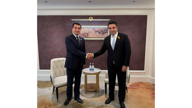 <p><b>Hikmət Hacıyevlə Alen Simonyan arasında görüş keçirilib&nbsp;</b></p>