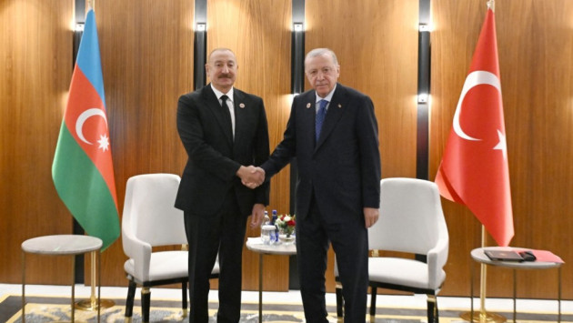 <p><b>Prezident İlham Əliyevin Bişkekdə Rəcəb Tayyib Ərdoğanla görüşü olub&nbsp;</b></p>