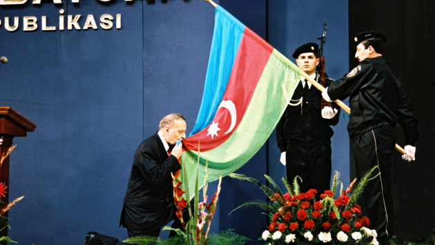 <p><b>Dövlətçilik tariximizin başlanğıc mərhələsi — <font color="#ff0000">3 oktyabr 1993-cü il TARİXİ</font></b></p>