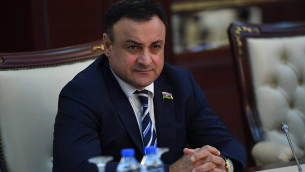 <p>Rövşən Muradov: “3 oktyabr Heydər Əliyevin dövlətçilik yolunun başlanğıcıdır”</p>