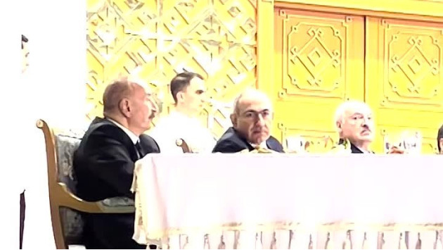 <p>İlham Əliyevlə Paşinyanın qeyri-rəsmi söhbəti oldu</p>