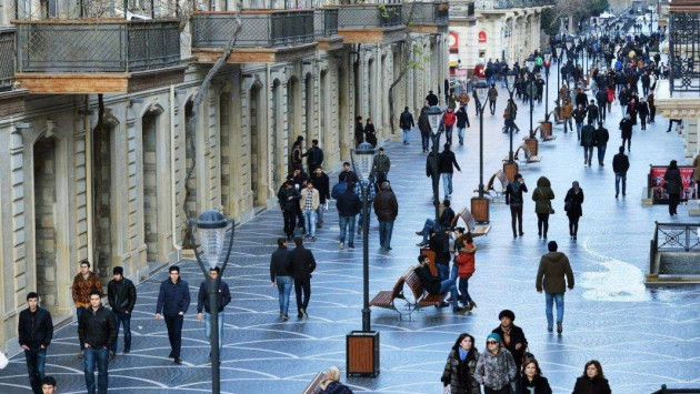 <p><b>Sakinlər vahid məktəbli forması haqqında nə düşünür? - <font color="#ff0000">BAKIDA SORĞU&nbsp;</font></b></p>